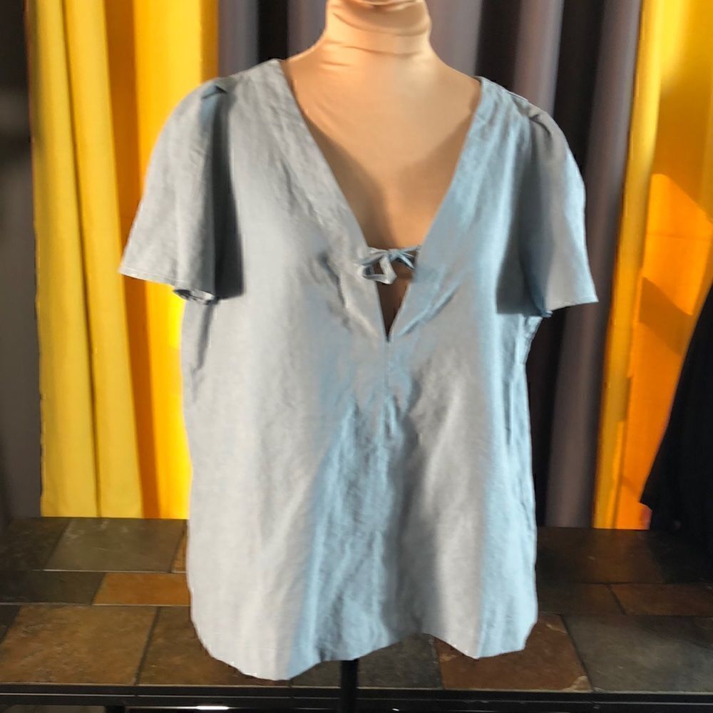 Listicle open back tie up blouse size large
